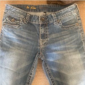 Excellent Preowned Condition Kut from Kloth Kate low rise Crop Jeans Size 6.